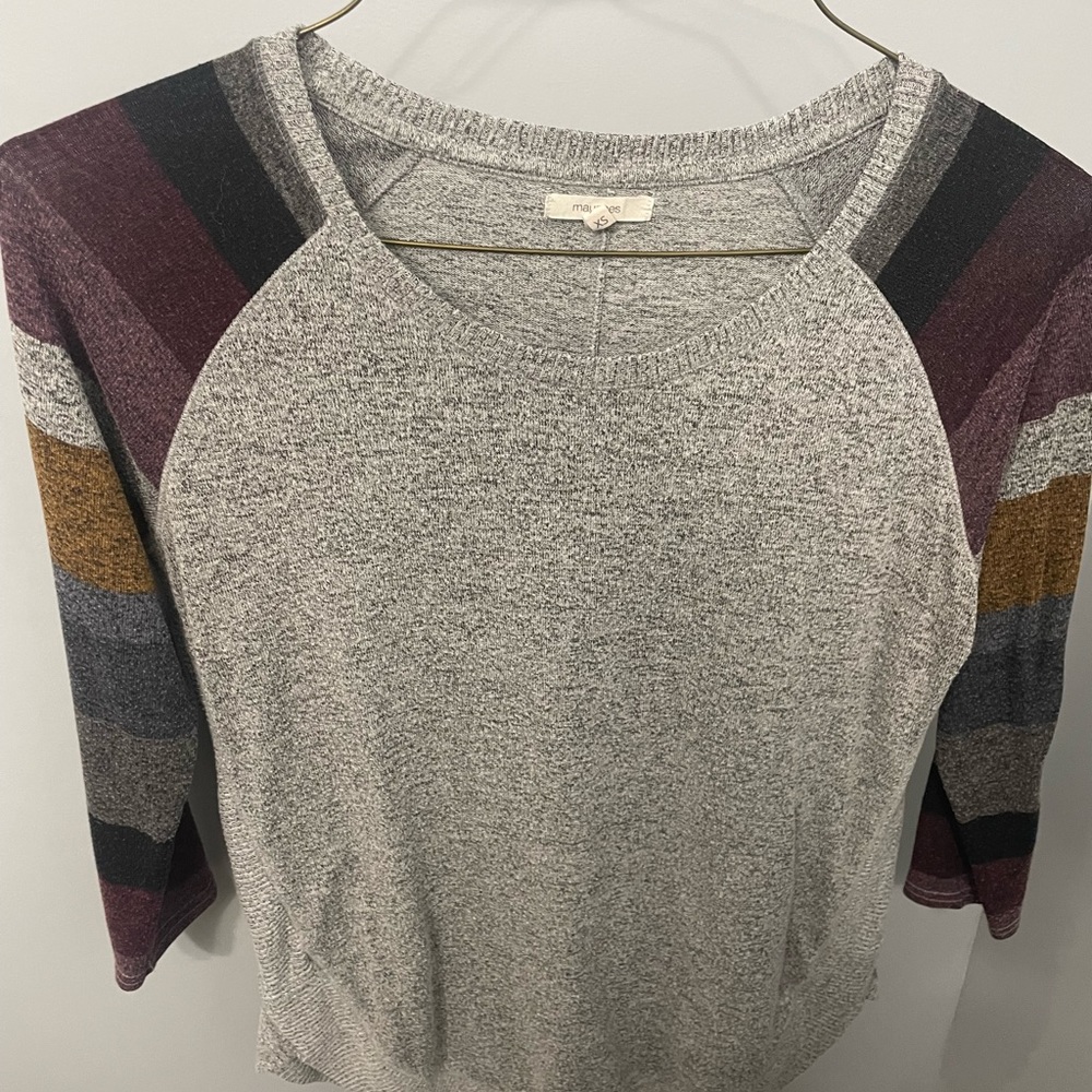 Quarter length sleeve gray top